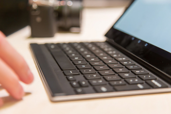 Планшет Samsung Galaxy TabPro S (Windows 10)